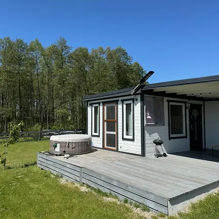 Skarlinek Domek Numer 3 Nad Jeziorem, Domek, Jacuzzi, Mazury 別荘